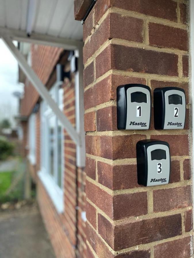 Gatwick Deluxe En-Suite Rooms Horley Eksteriør billede