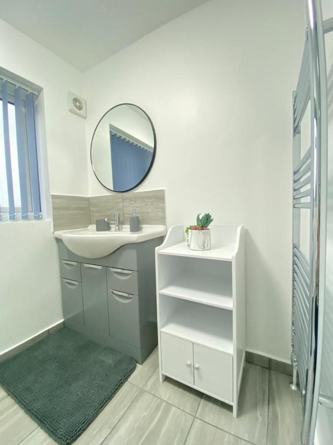 Gatwick Deluxe En-Suite Rooms Horley Eksteriør billede