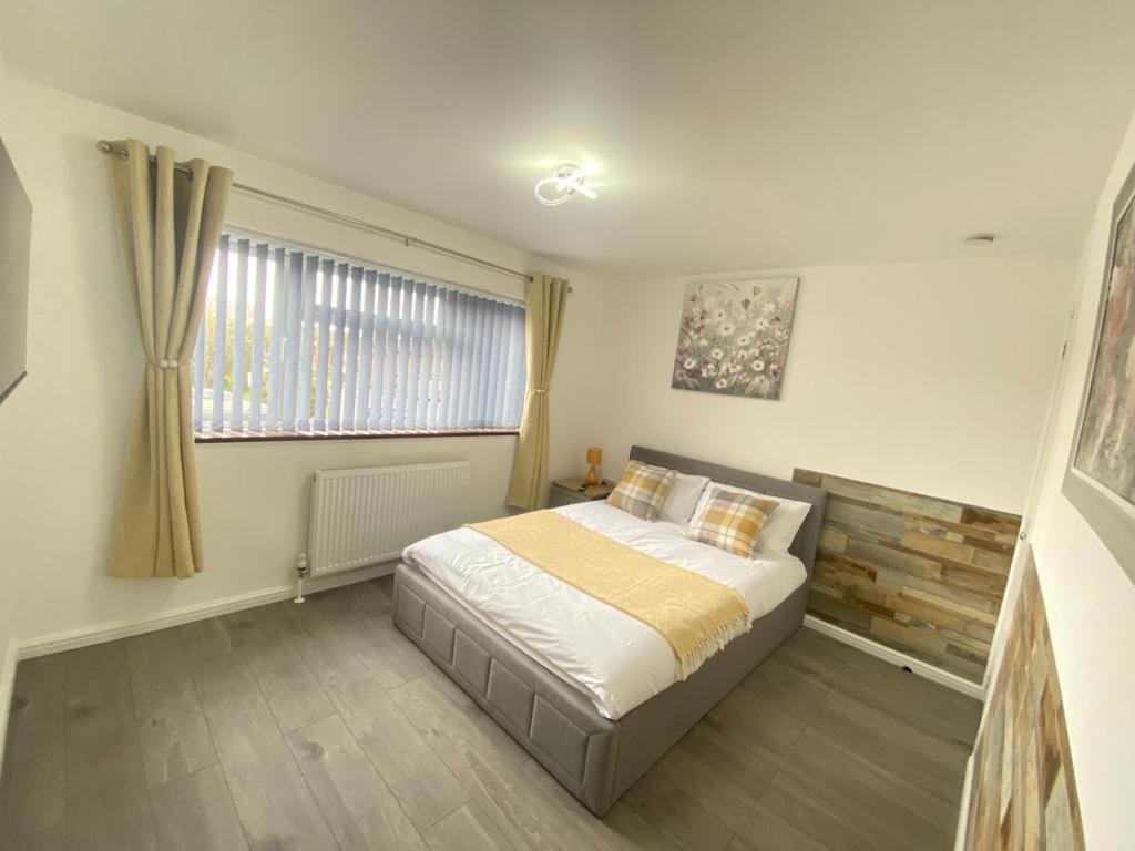 Gatwick Deluxe En-Suite Rooms Horley Eksteriør billede