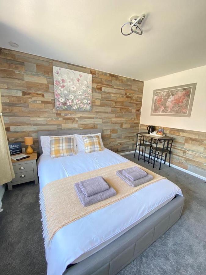 Gatwick Deluxe En-Suite Rooms Horley Eksteriør billede